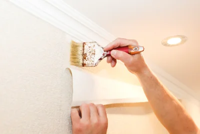 Pose de papier peint aux Martres-de-Veyre — revêtements muraux et toiles de verre